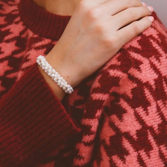 Pearl Ponytail (7708) - Picture 2 of 3